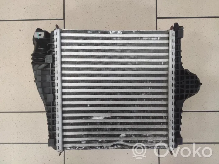 Audi SQ7 Välijäähdyttimen jäähdytin 4m0145804bm