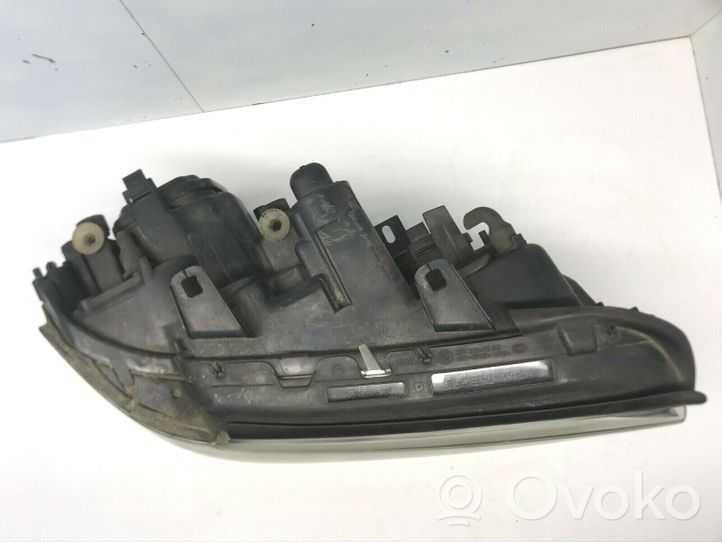 BMW 7 E65 E66 Lampa przednia 15621000RE