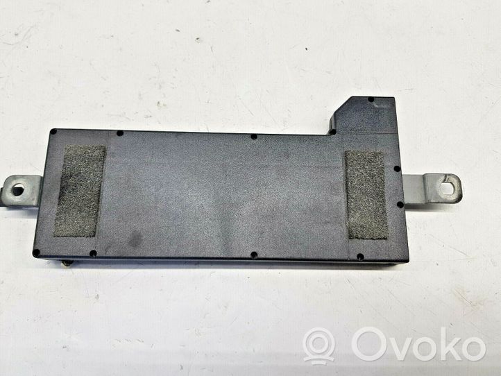 Mercedes-Benz C AMG W203 Antenas pastiprinātājs A2038207989