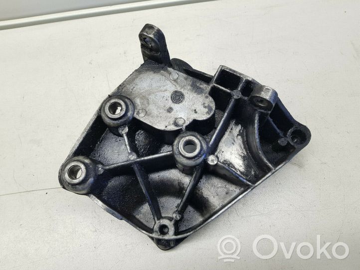 BMW X3 E83 Staffa di montaggio del compressore dell’A/C 7787319