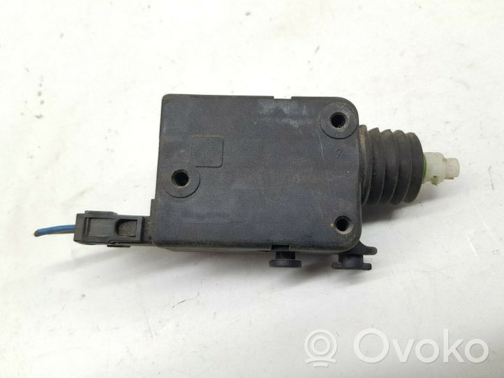 BMW 3 E36 Polttoainesäiliön korkin lukko 1387610