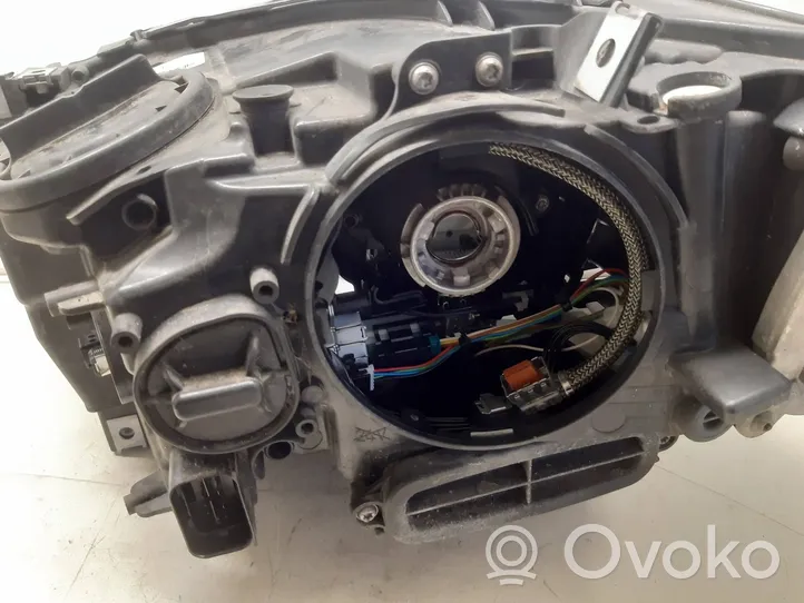 BMW 5 F10 F11 Lampa przednia 7203254