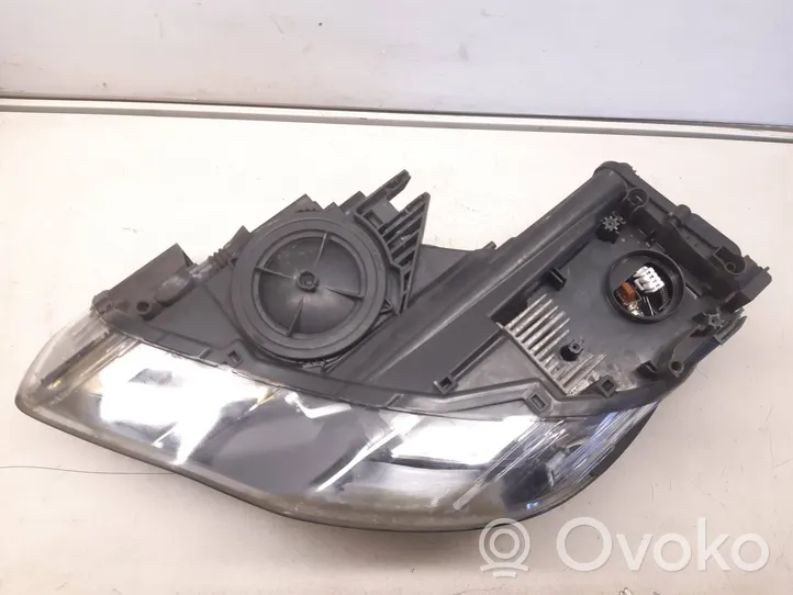 Audi A1 Lampa przednia 8X0941006A