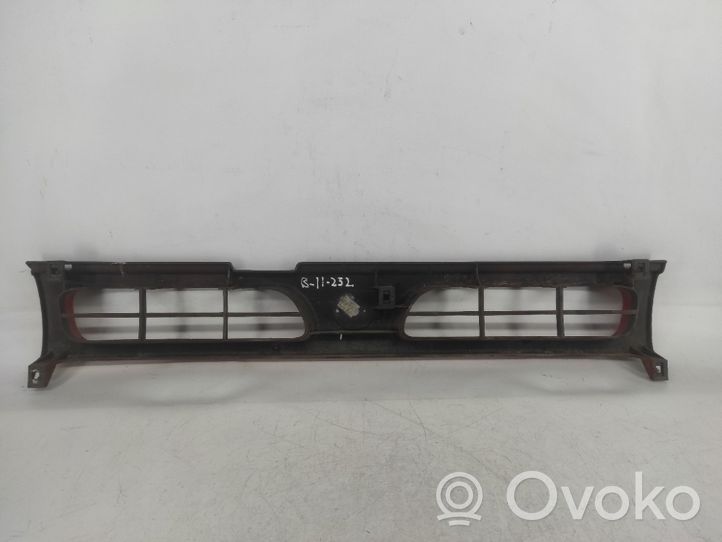 Nissan Terrano Grille de calandre avant 