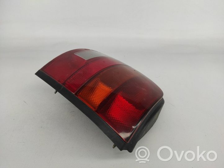 Nissan Micra Lampy tylnej klapy bagażnika 