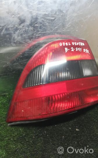 Opel Vectra B Lampy tylnej klapy bagażnika 