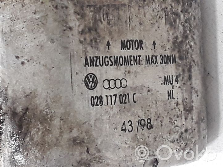 Volkswagen PASSAT B5 Supporto di montaggio del filtro dell’olio 028117021C