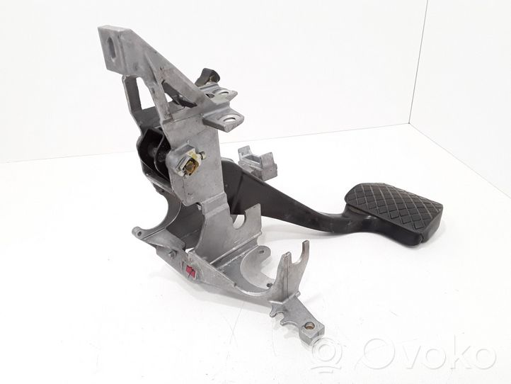 Volkswagen PASSAT B5 Brake pedal 8D1721117D