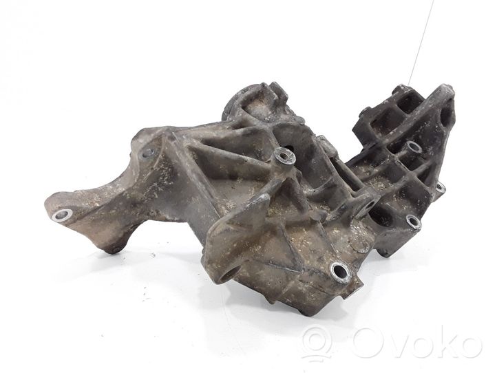 Audi A4 S4 B5 8D Supporto del generatore/alternatore 