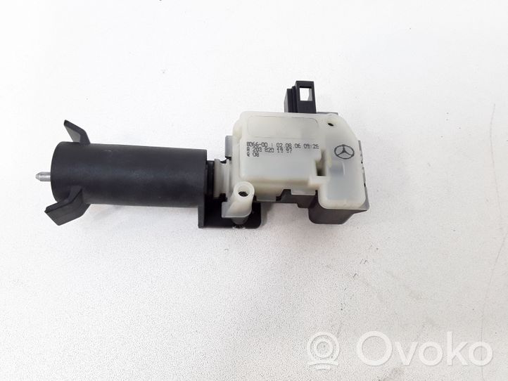 Mercedes-Benz B W245 Motor de la tapa sellante del depósito de combustible A1698201414