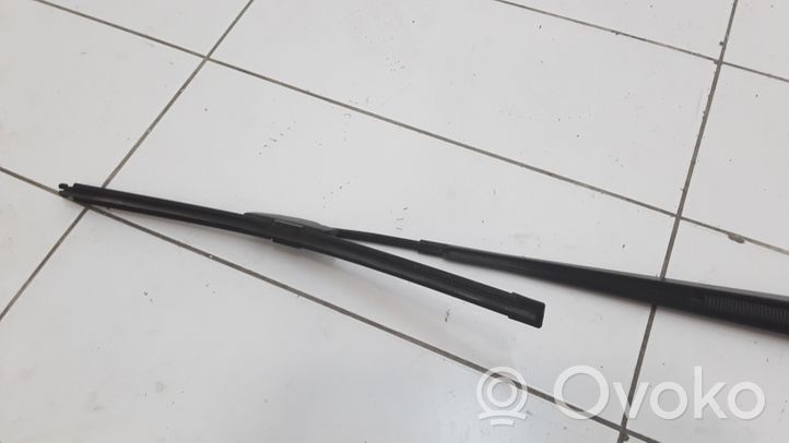 Nissan Almera Tino Front wiper blade arm 