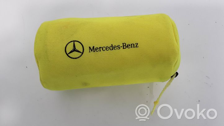 Mercedes-Benz C W203 Inne części wnętrza samochodu A0005833500