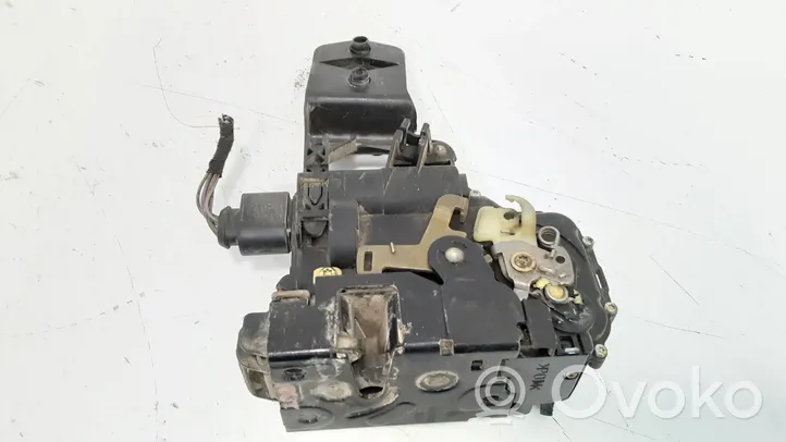 Volkswagen Golf IV Front door lock 