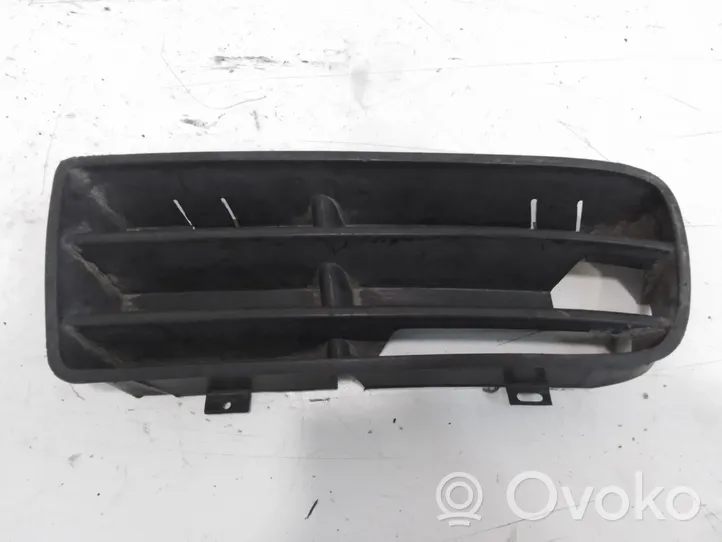 Volkswagen Golf IV Front bumper lower grill 1J0853665B