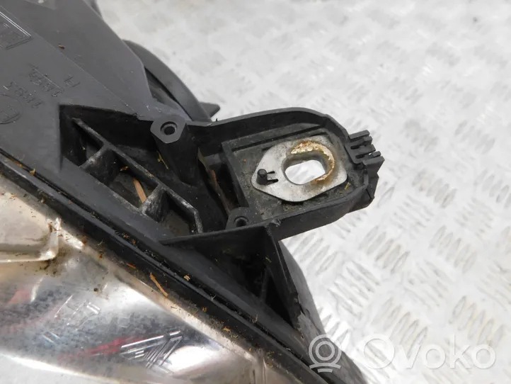 Mercedes-Benz B W245 Lampa przednia A1698204661