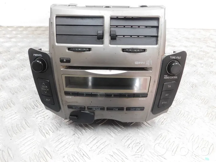 Toyota Yaris Radio/CD/DVD/GPS-pääyksikkö 861200D520