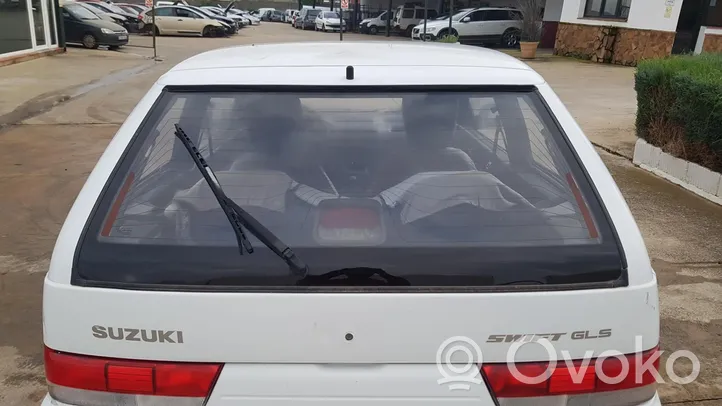 Suzuki Swift Takaluukun/tavaratilan kansi 