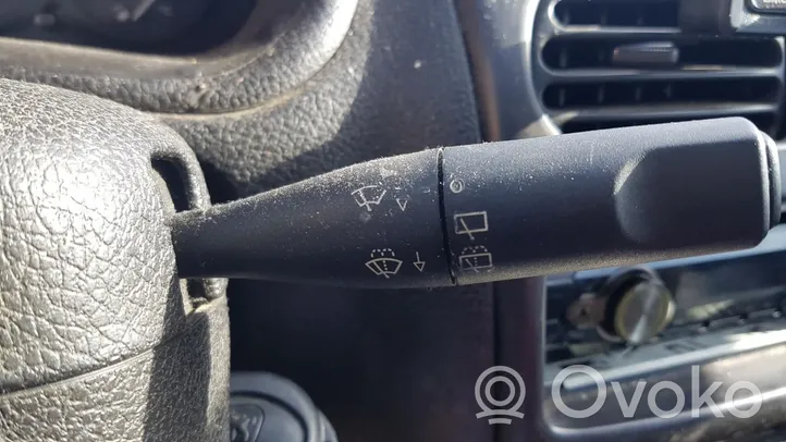Peugeot 206+ Leva indicatori 