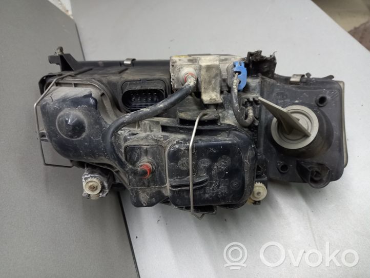 Audi A6 S6 C5 4B Lampa przednia 15592900