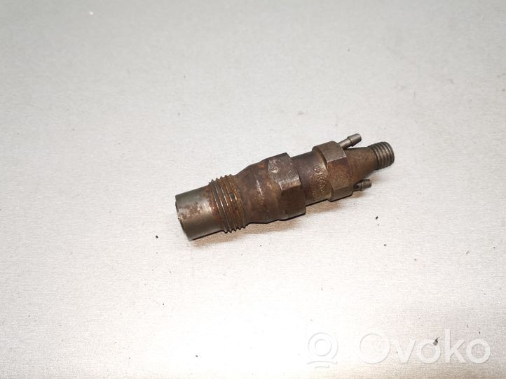 Volkswagen Golf II Fuel injector 068130201P