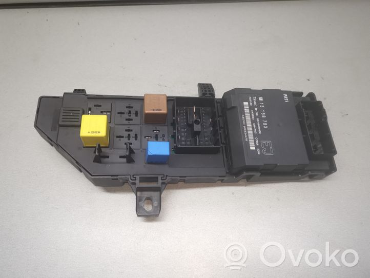 Opel Vectra C Module de fusibles 13181983