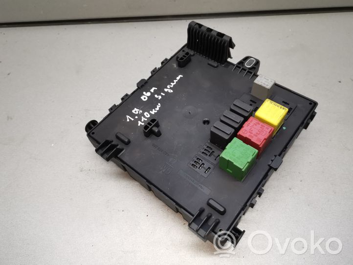 Opel Vectra C Fuse module 13205781