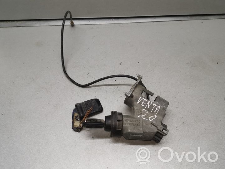 Volkswagen PASSAT B4 Užvedimo spynelė 357905851D