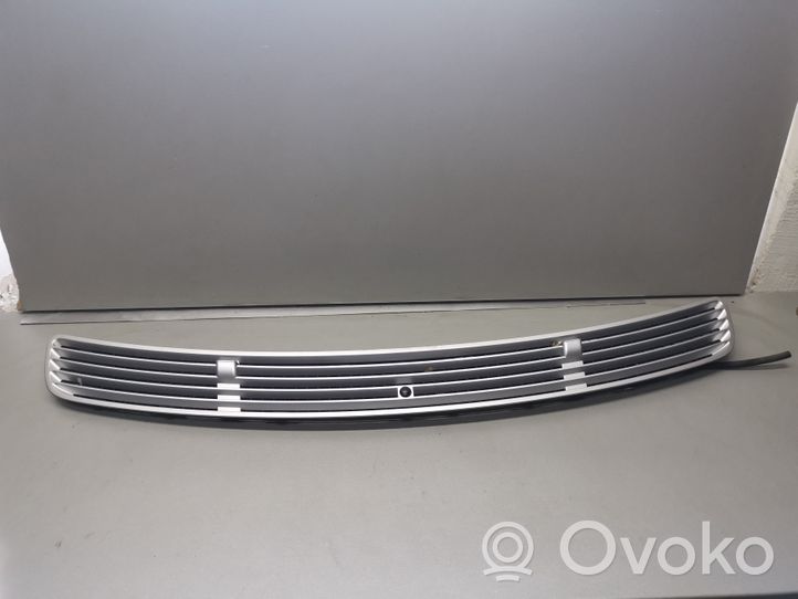 Mercedes-Benz C W203 Grille calandre de capot 2208300272