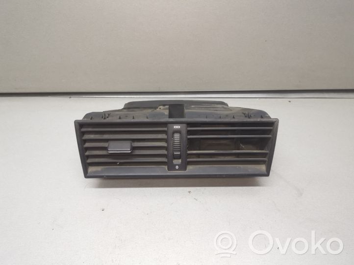 Mercedes-Benz C W202 Griglia di ventilazione centrale cruscotto 2028300554