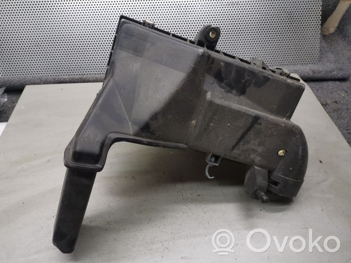 Mitsubishi Carisma Oro filtro dėžė E5T08271