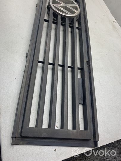 Volkswagen I LT Grille calandre supérieure de pare-chocs avant 281853653F