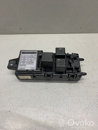 Volvo S40, V40 Module de fusibles 2G240038