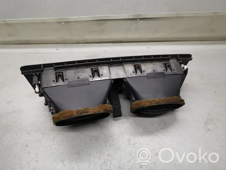 Volvo V70 Dysze / Kratki środkowego nawiewu deski rozdzielczej 3409374