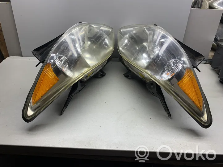 Mazda MPV Lampa przednia 