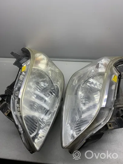 Mazda MPV Lampa przednia 