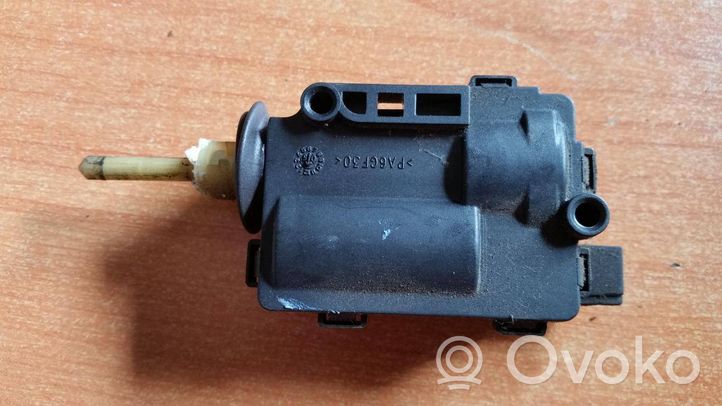 Opel Meriva A Fuel tank cap lock motor 13224654