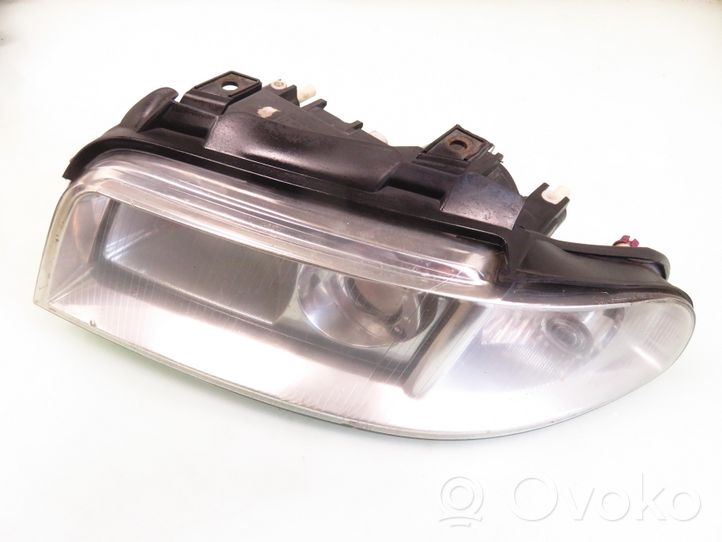 Audi A4 S4 B5 8D Lampa przednia 