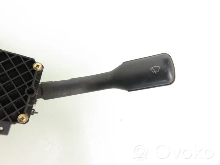 Audi A4 S4 B5 8D Leva/interruttore dell’indicatore di direzione e tergicristallo 4D093513