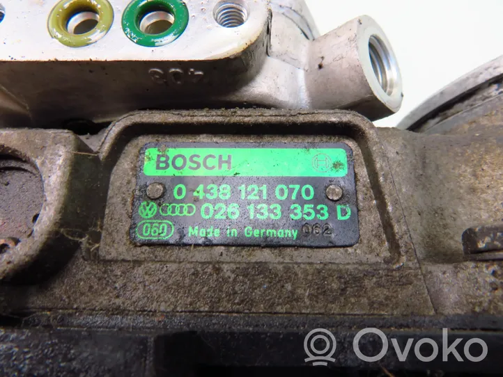 Audi 80 90 B3 Distribuidor de combustible 026133353D