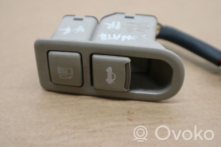 Hyundai Sonata Tailgate opening switch 935553K000