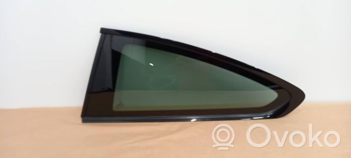 BMW M4 F82 F83 Fenêtre latérale avant / vitre triangulaire 43R001090