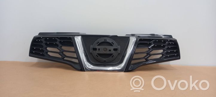 Nissan Qashqai Grille calandre supérieure de pare-chocs avant 62310BR00A