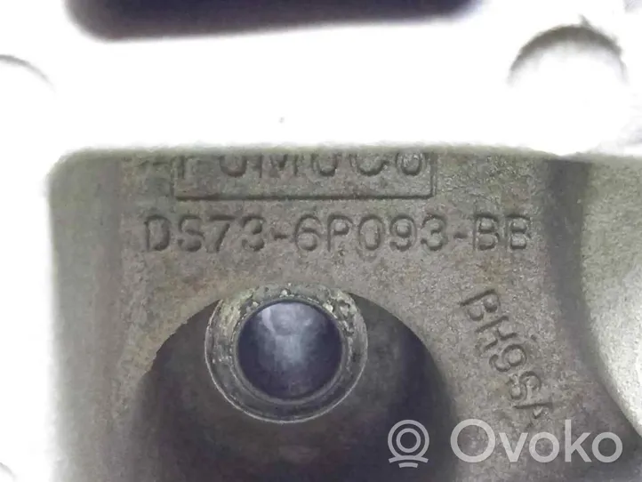 Ford Mondeo MK V Vaihdelaatikon kiinnitys DS736P093BB