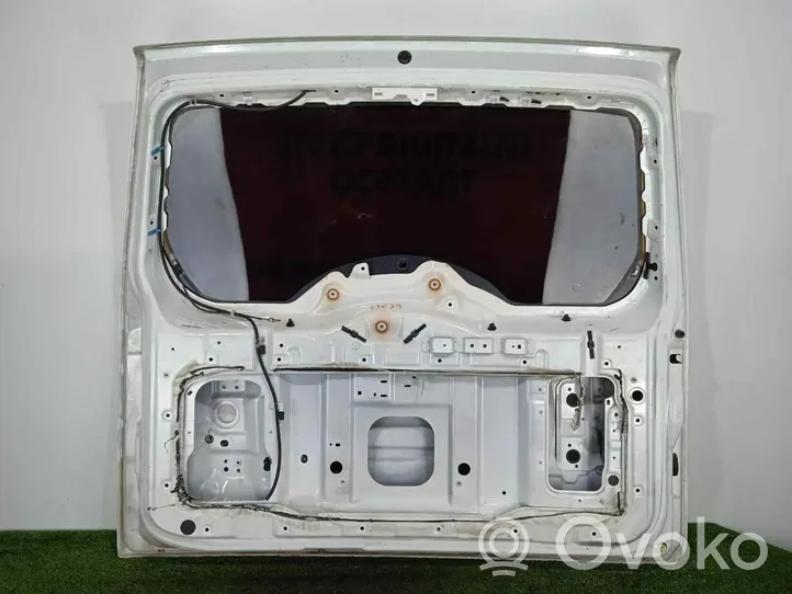 Mitsubishi Montero Задняя крышка (багажника) 5821A145