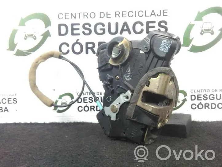 Toyota Corolla Verso E121 Serratura portiera anteriore 