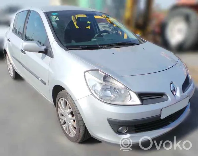 Renault Clio III Arbre d'entraînement avant 8200441337