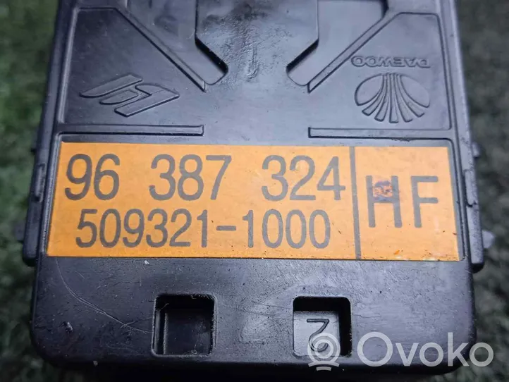 Chevrolet Nubira Interrupteur d'éclairage de la cabine dans le panneau 96387324
