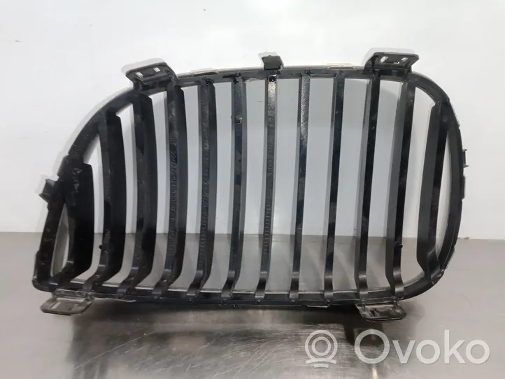 BMW 1 E81 E87 Grill / Wlot powietrza błotnika przedniego 