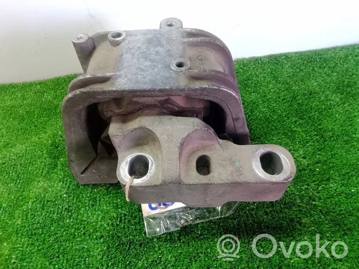 Volkswagen Touran I Soporte de montaje del motor 1K0199262