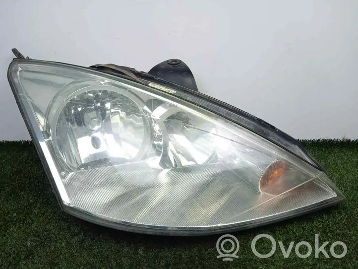 Ford Focus Lampa przednia 